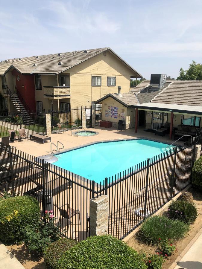Whispering Meadows Apartments Bakersfield Exterior foto