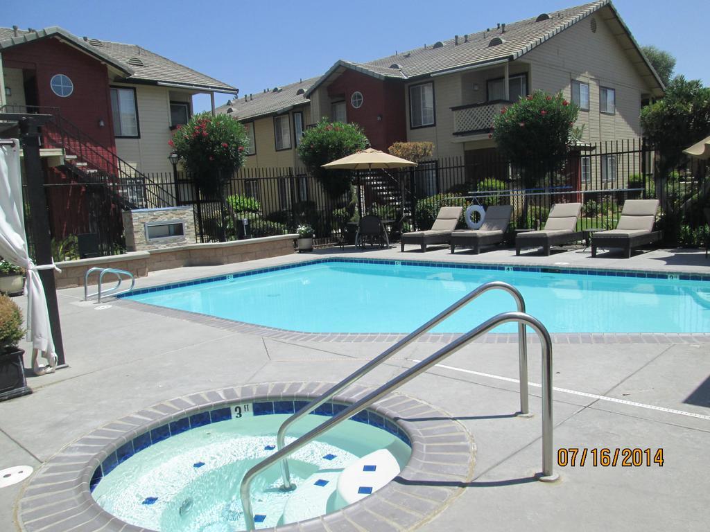 Whispering Meadows Apartments Bakersfield Exterior foto