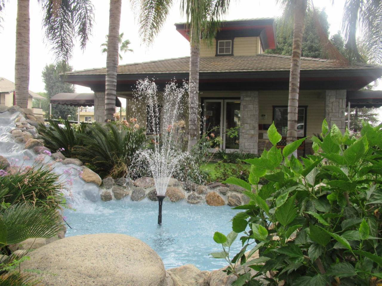 Whispering Meadows Apartments Bakersfield Exterior foto
